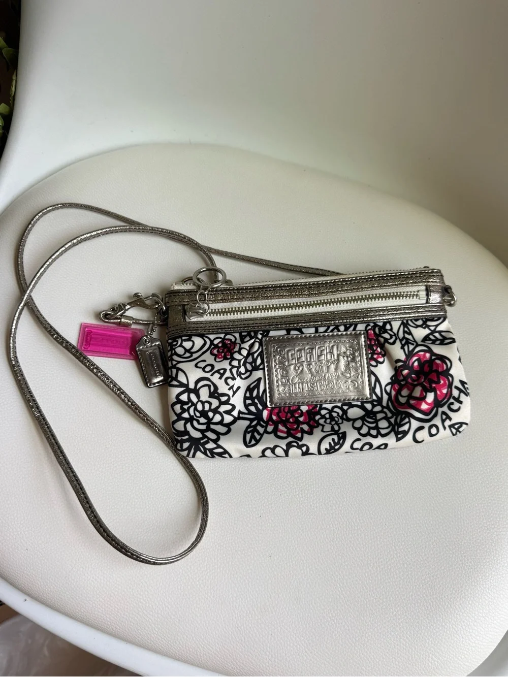 Coach Poppy Floral Graffiti Crossbody Clutch Pink Silver Y2K 2000s